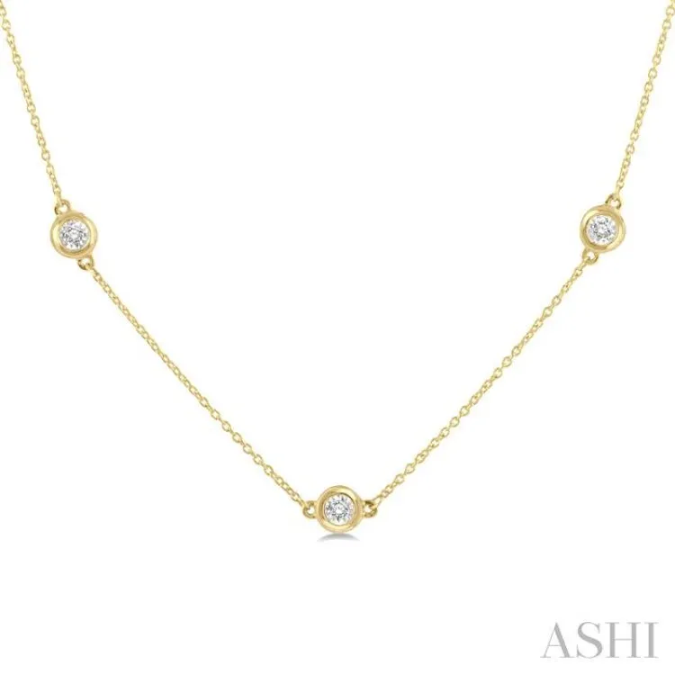 1/10 Ctw Round Cut Diamond Station Necklace in 10K Yellow Gold