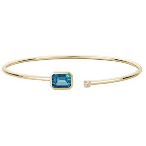 14K YELLOW GOLD AND EMERALD-CUT LONDON BLUE TOPAZ OPEN TOP BANGLE BRACELET