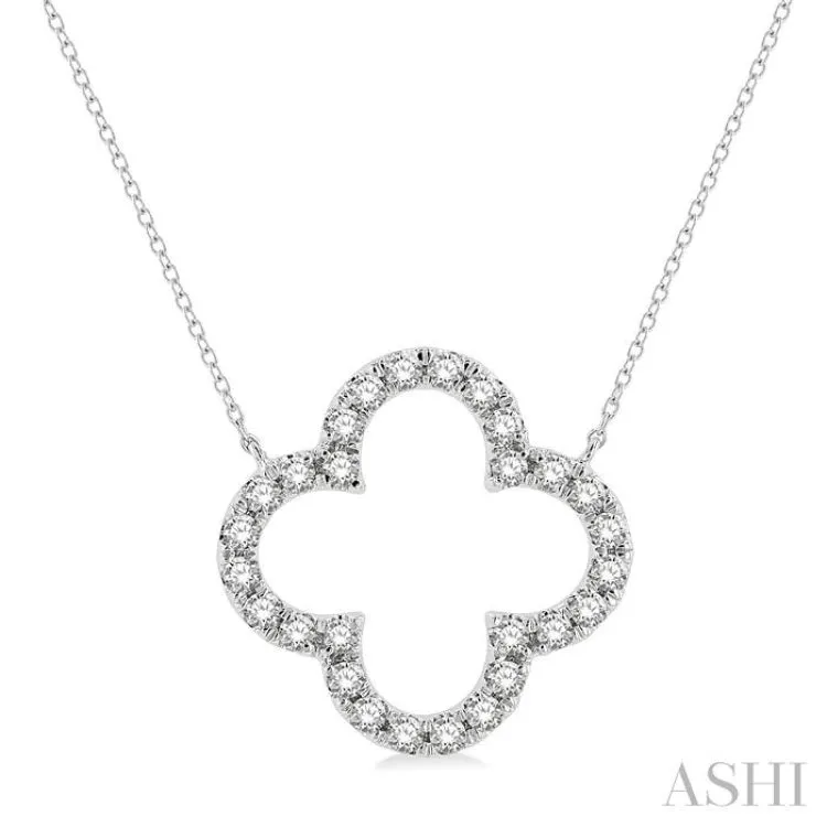 3/4 Ctw Clover Round Cut Diamond Necklace in 14K White Gold