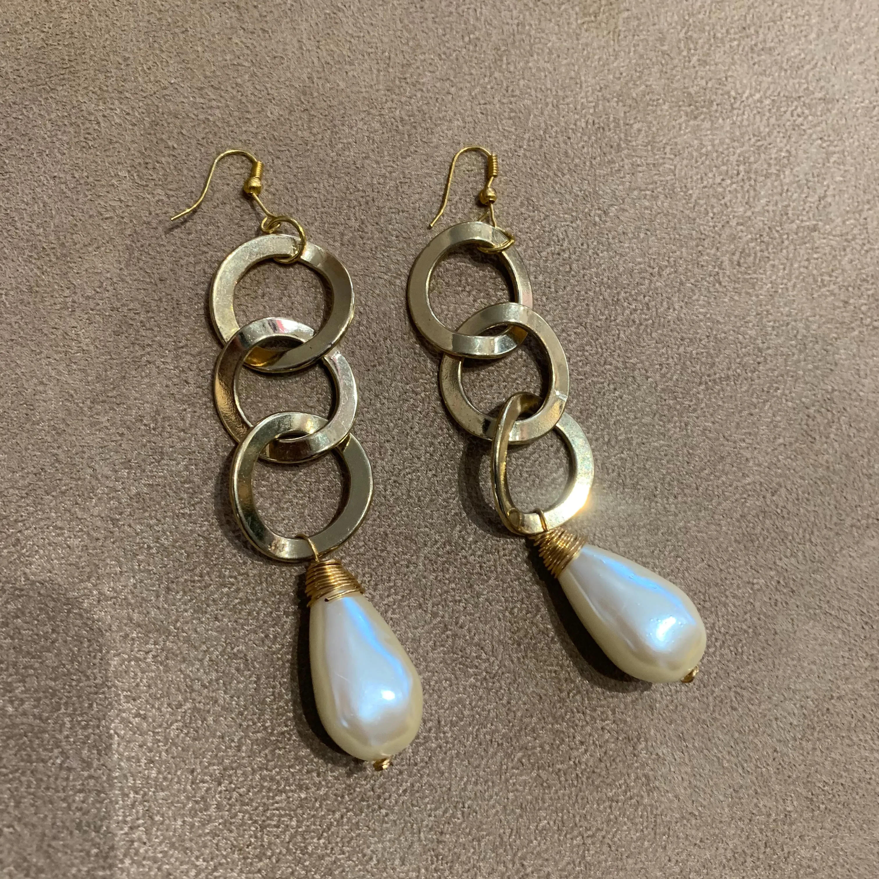 Chain pearl hoop earrings