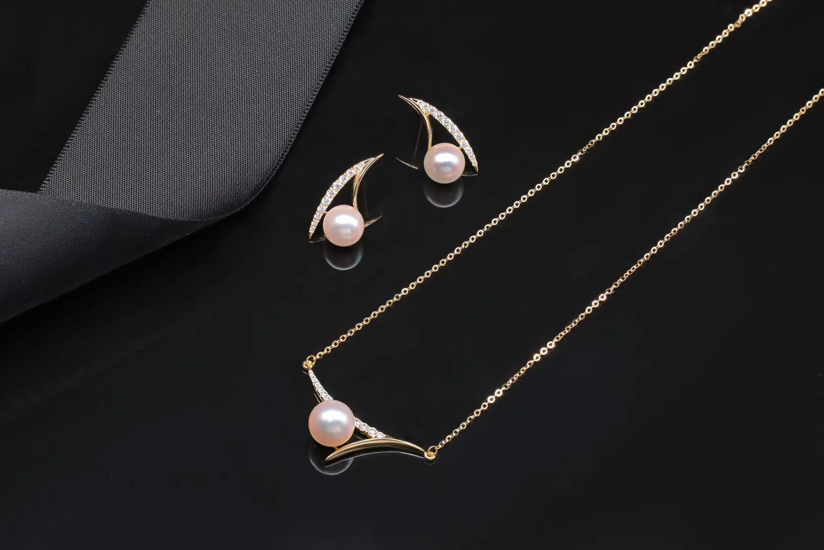 G14K Contemporary Pearl Necklace