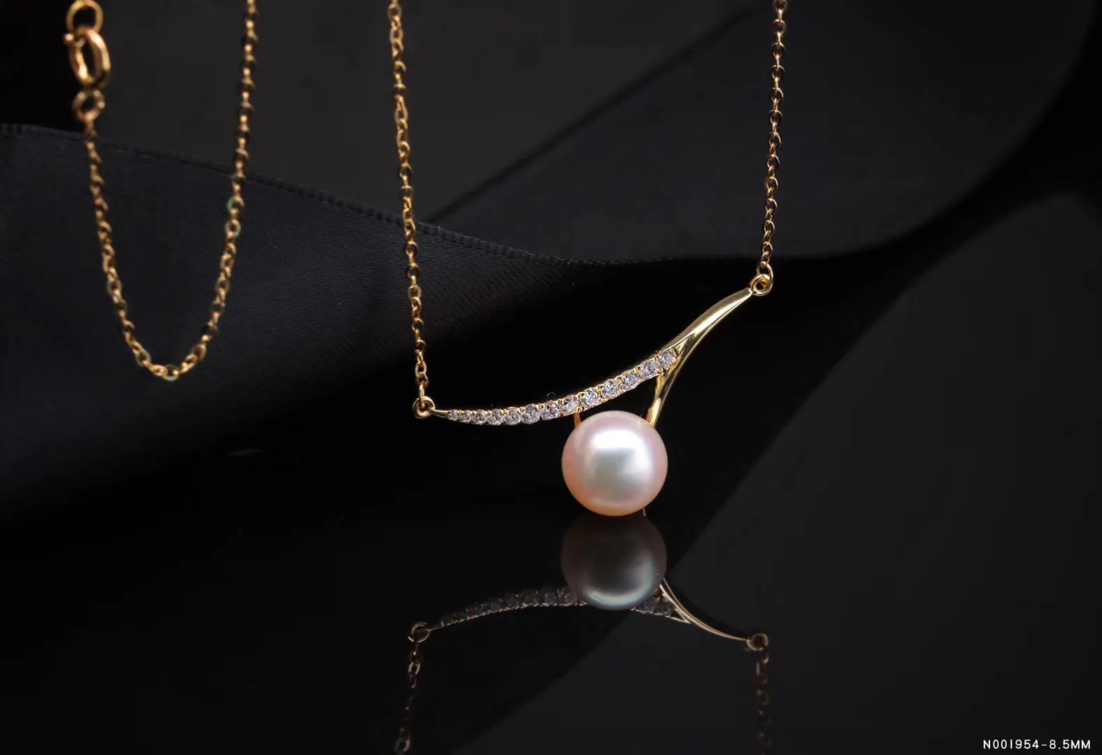 G14K Contemporary Pearl Necklace