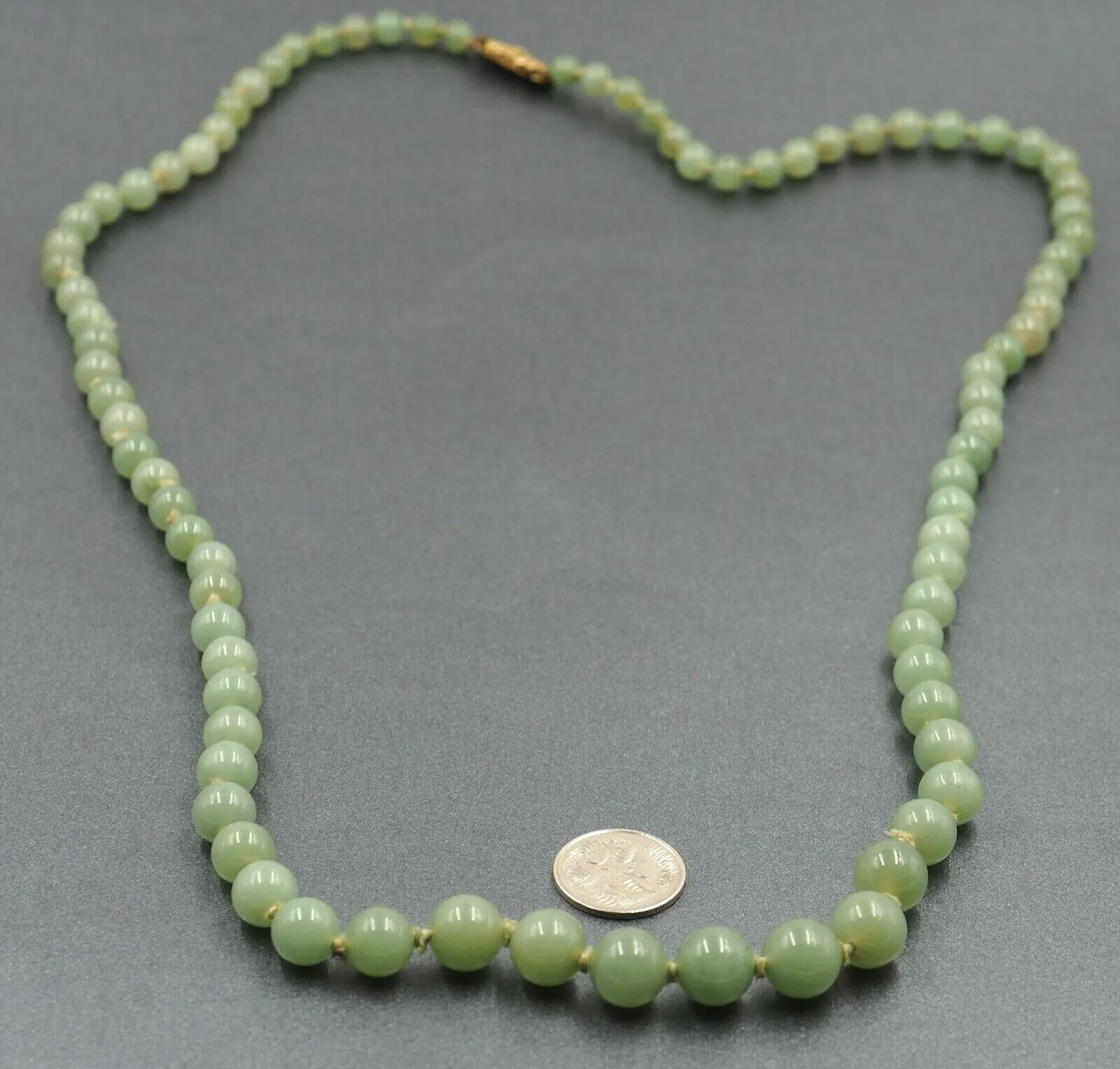 Graduated Jade Necklace with 9ct Yellow Gold Clasp