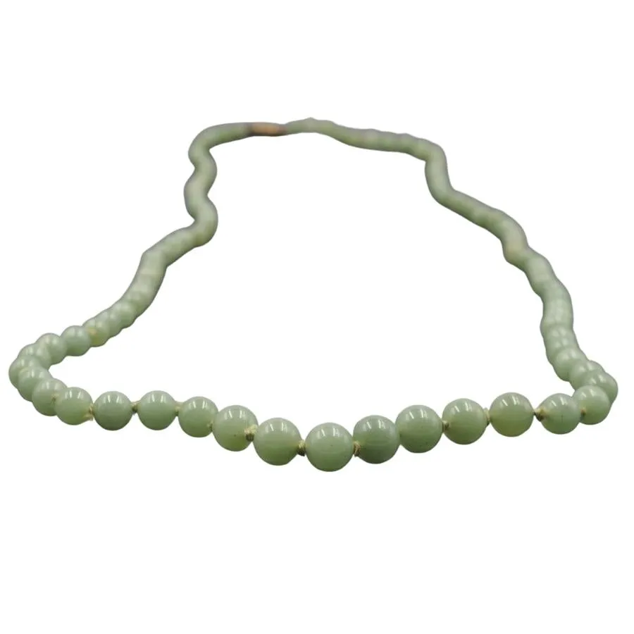 Graduated Jade Necklace with 9ct Yellow Gold Clasp