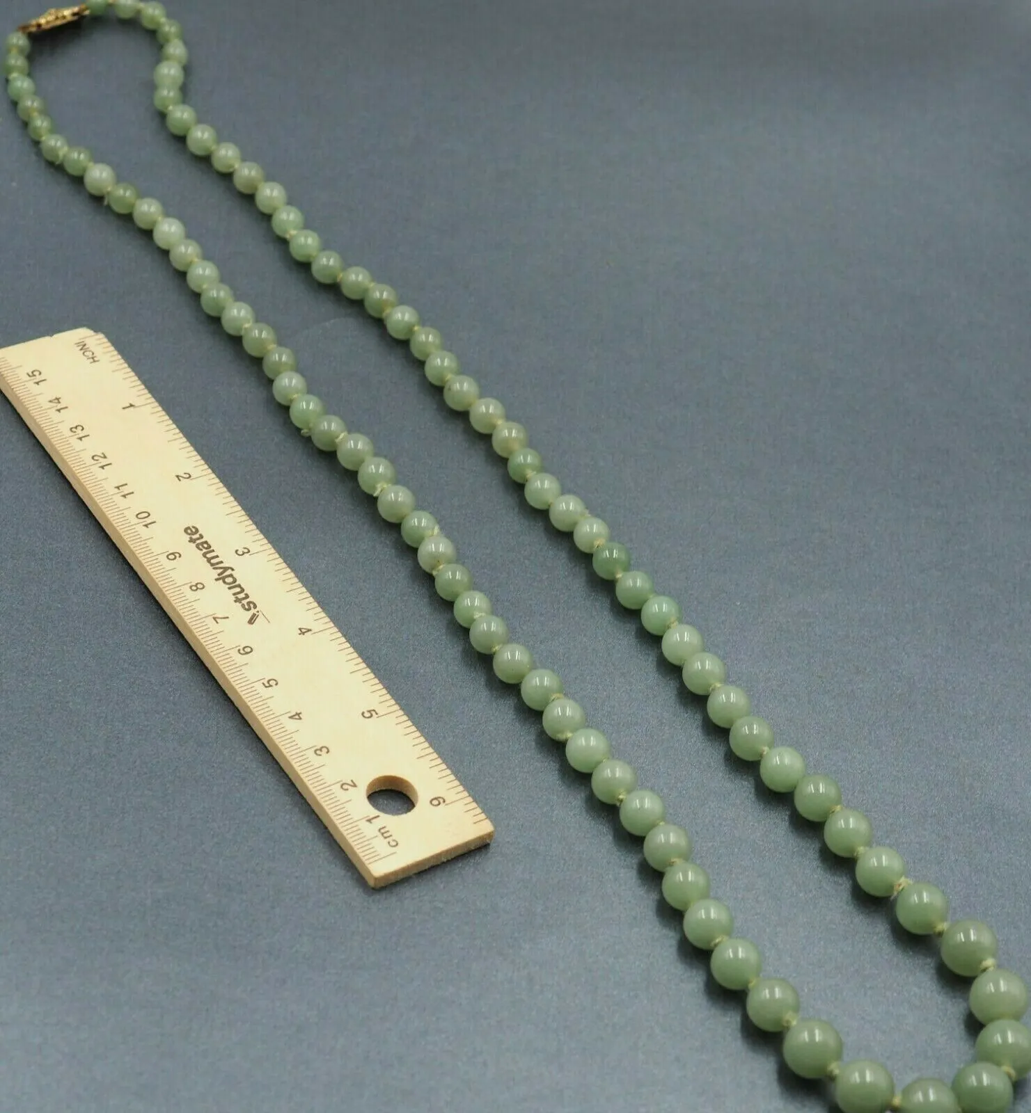 Graduated Jade Necklace with 9ct Yellow Gold Clasp