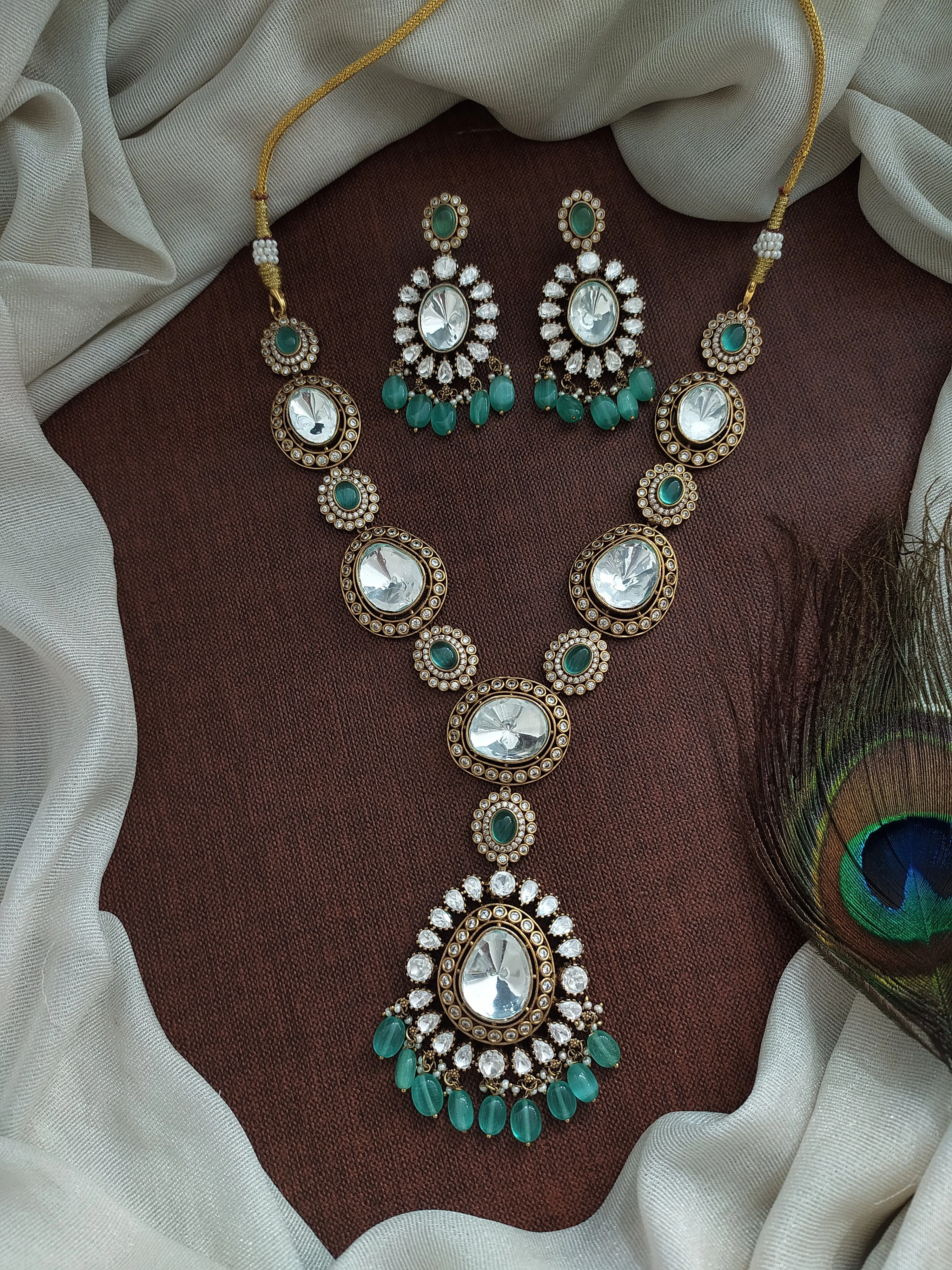 Mesmerizing Big Stones Victorian Necklace Sets