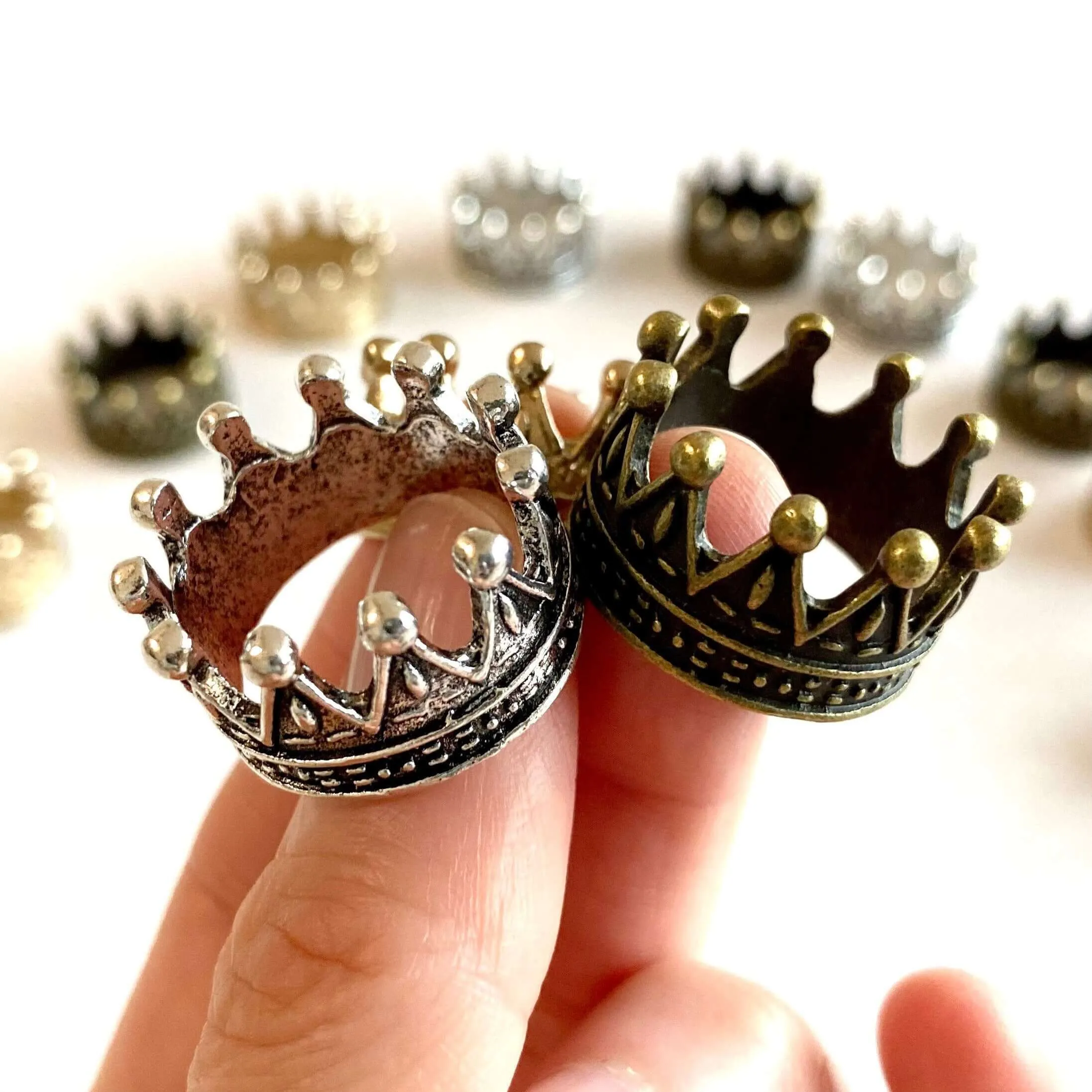 Metal Doll Crown Dollhouse Miniature 1/12 scale