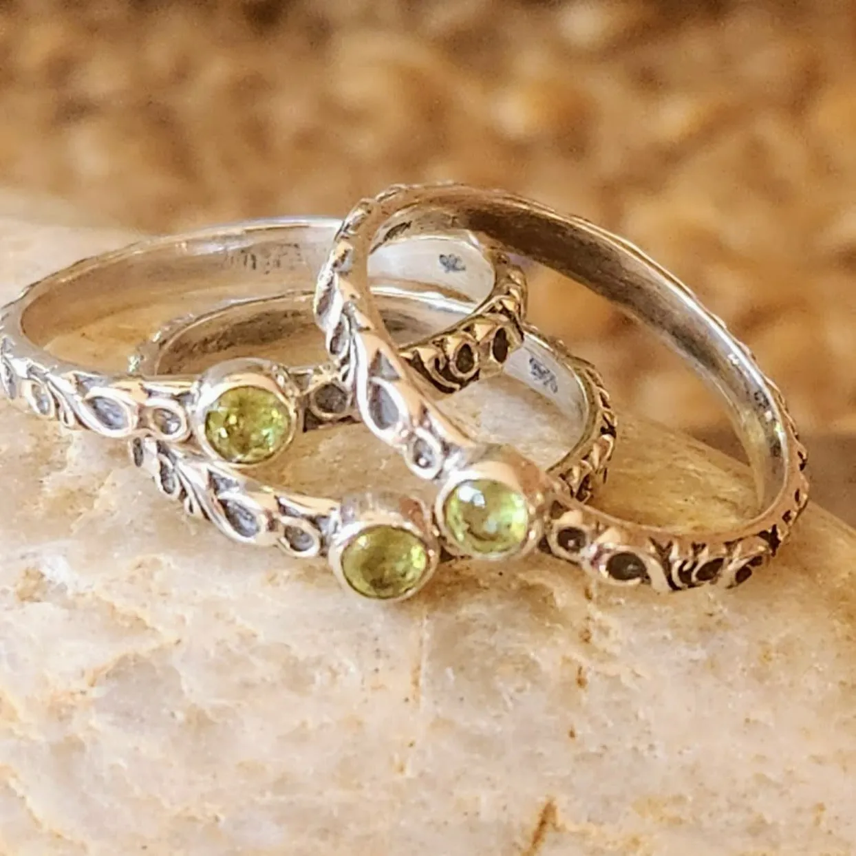 PERIDOT WAVE - 925 SILVER RING