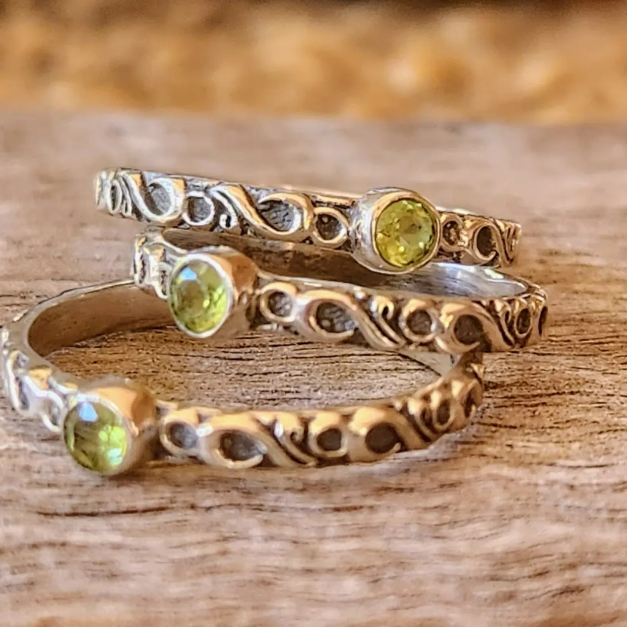 PERIDOT WAVE - 925 SILVER RING