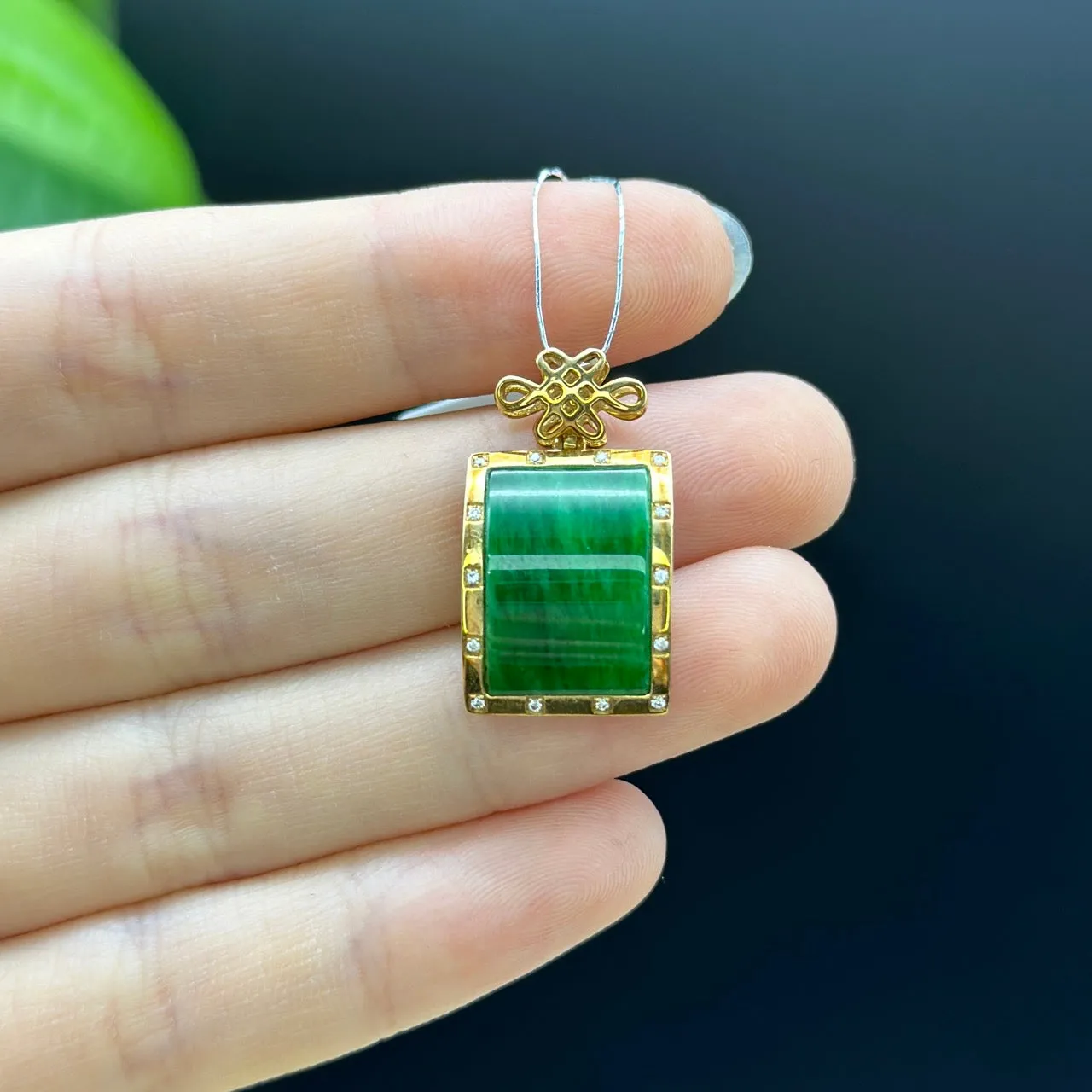 RealJade 18k Yellow Gold Genuine Green Jadeite Jade Pendant