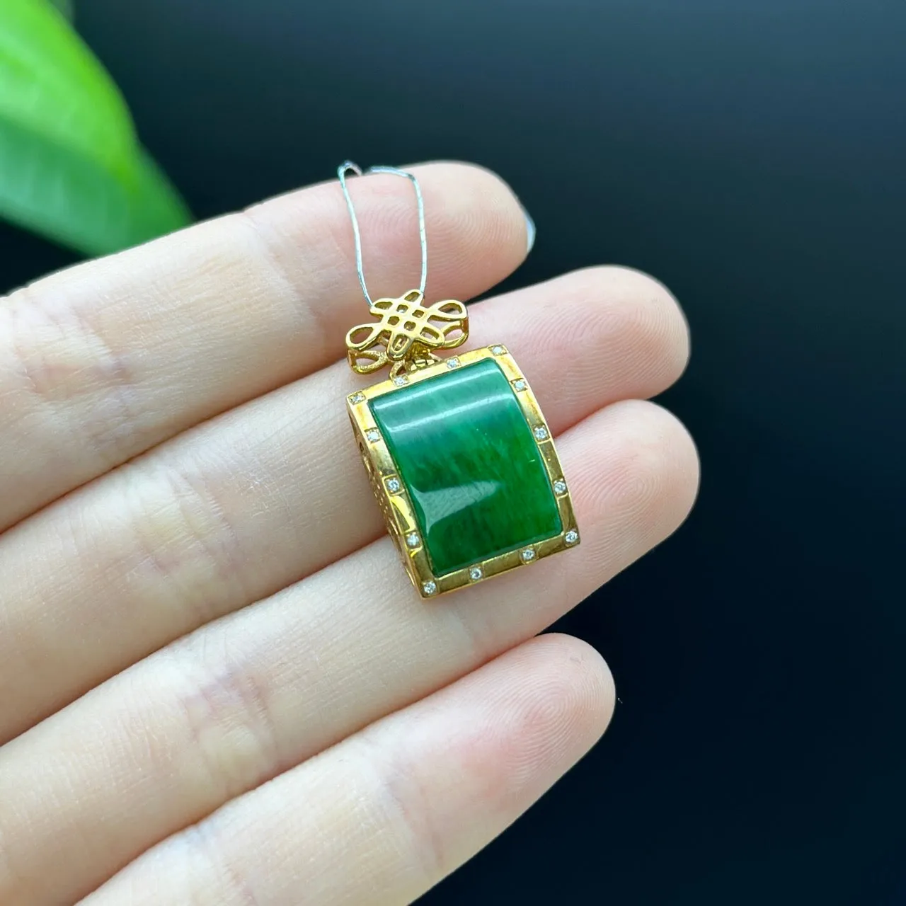 RealJade 18k Yellow Gold Genuine Green Jadeite Jade Pendant