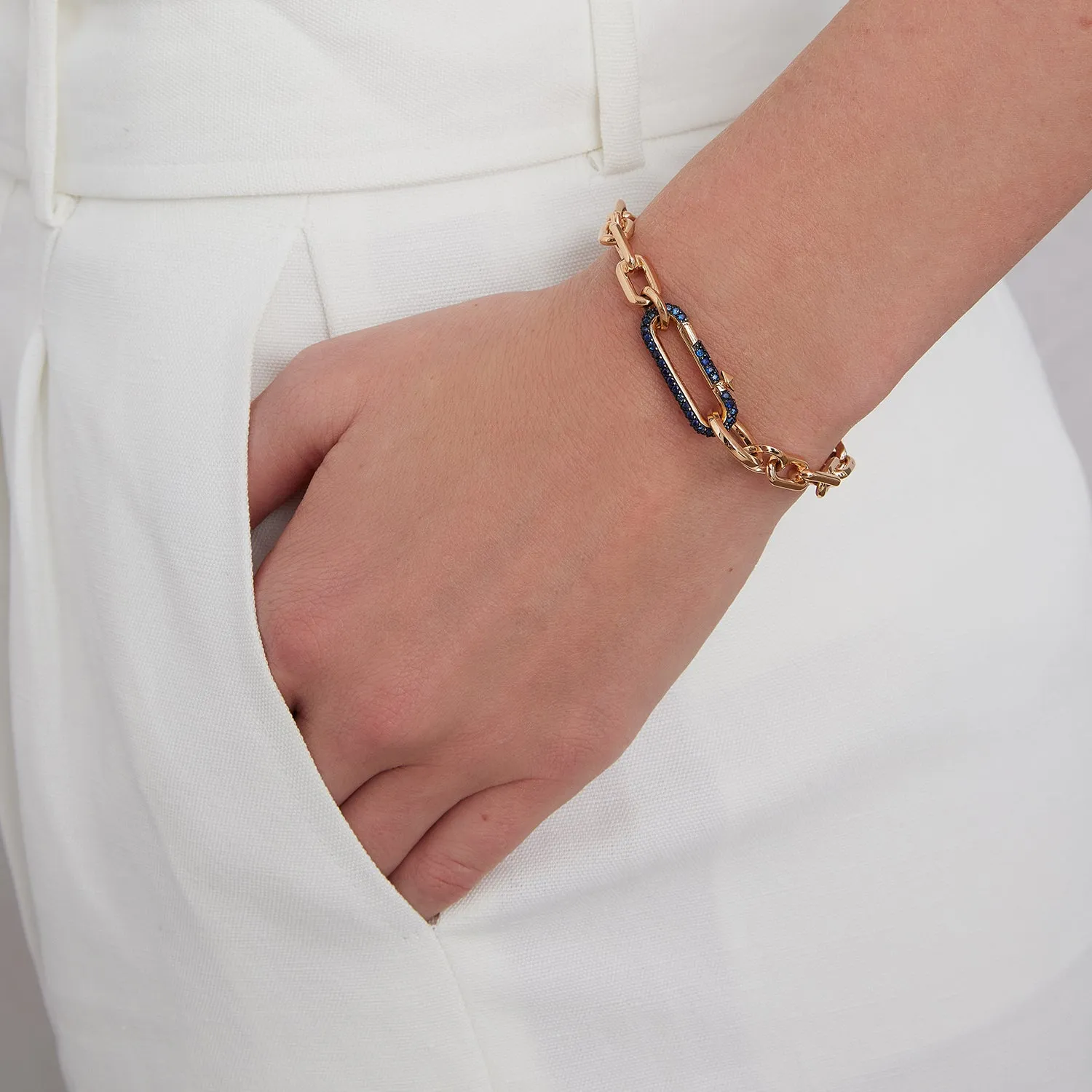 SAXON 18K GOLD CHAIN LINK BRACELET WITH ELONGATED BLUE SAPPHIRE LINK CLASP