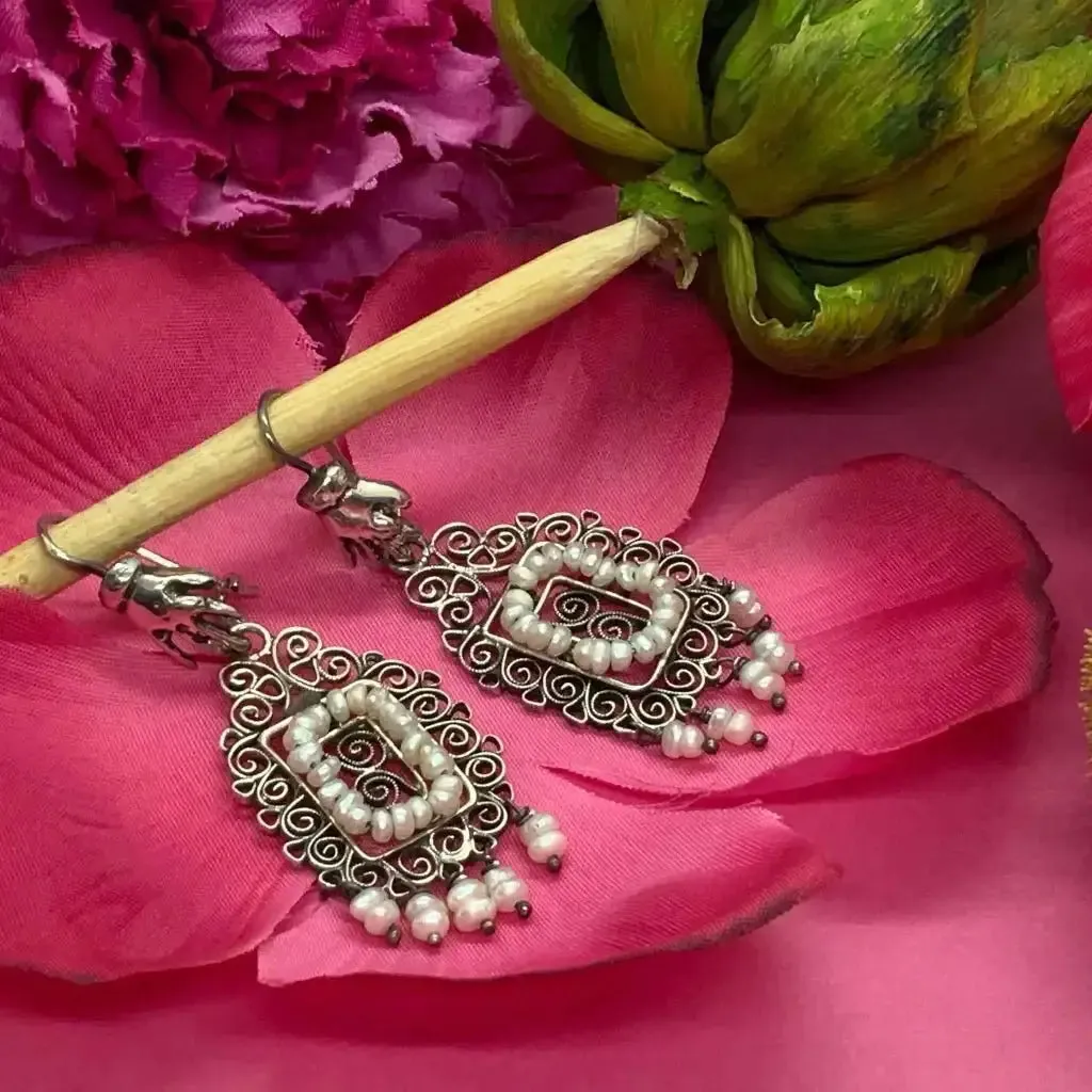 Silver filigree Mexican earrings with hand from Oaxaca, Mexico, bohemian, vintage style with pearls