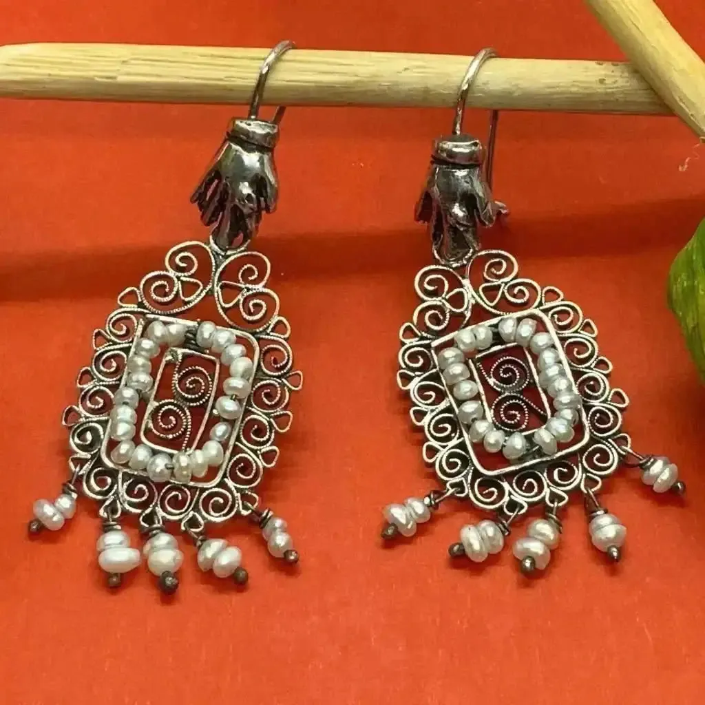 Silver filigree Mexican earrings with hand from Oaxaca, Mexico, bohemian, vintage style with pearls