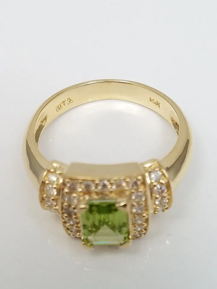 Sophisticated Designer 14k Yellow Gold Natural Peridot Diamond Ring