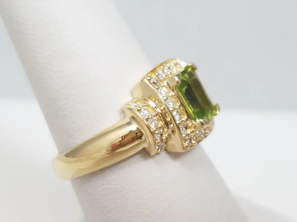 Sophisticated Designer 14k Yellow Gold Natural Peridot Diamond Ring