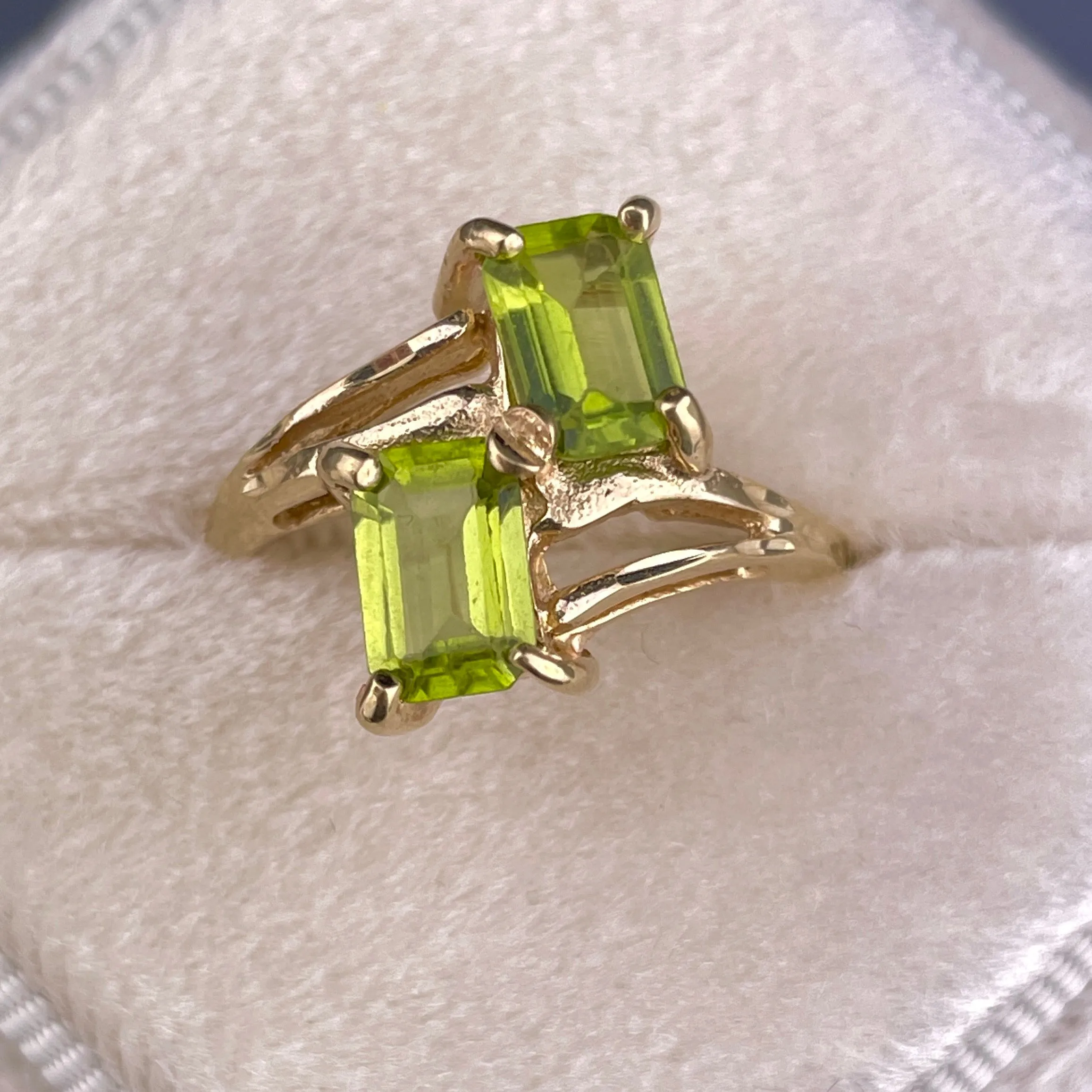 Vintage 10K Gold Peridot Bypass Ring, Sz 7 3/4