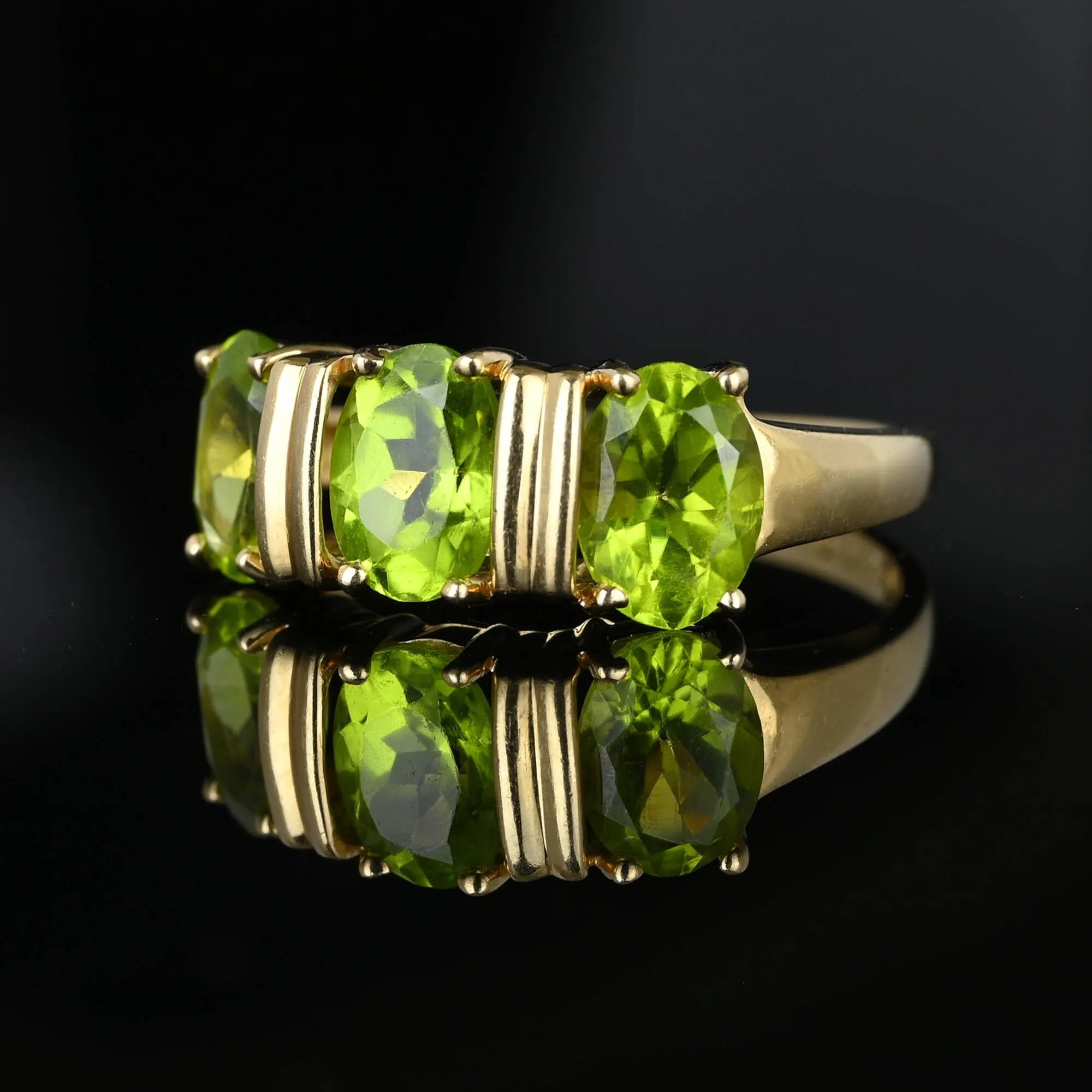 Vintage 14K Gold Three Stone Peridot Ring Band