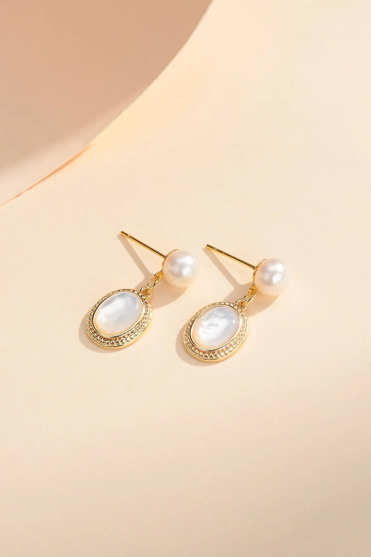 White Crystal Mother of Pearls Earrings