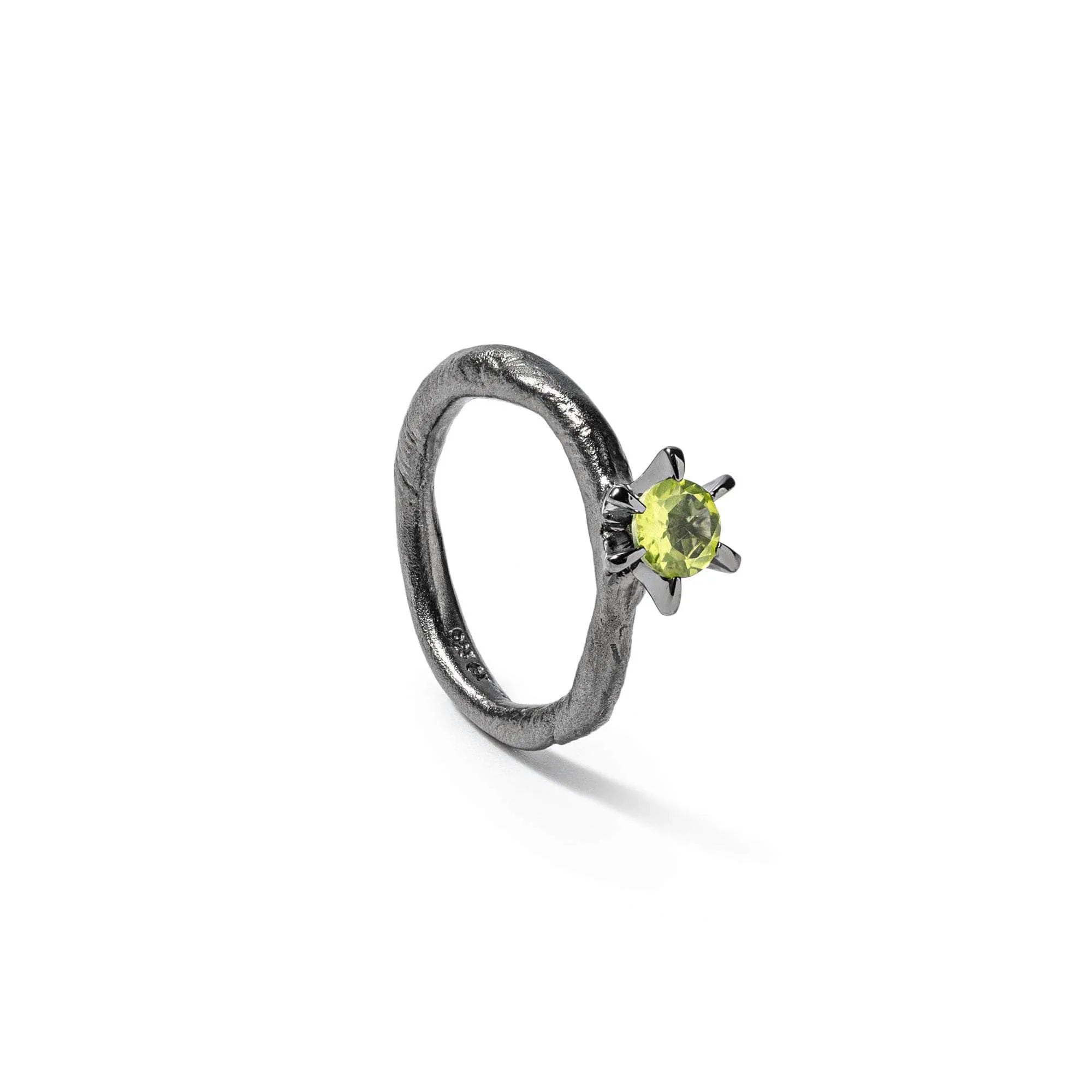 Zei Peridot Ring (Black Ruthenium)